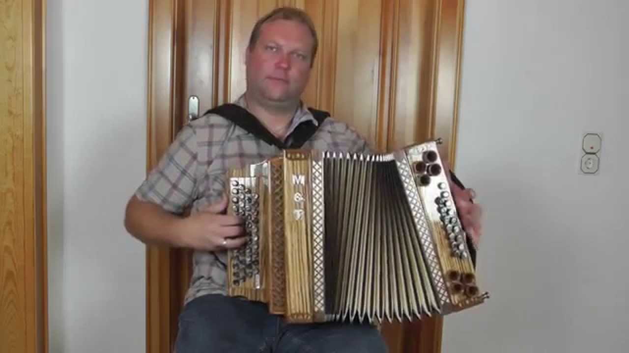 Leichter Walzer - gespielt von Klaus Kniely auf einer "M&T Profi" Harmonika