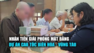 Người dân nhận tiền giải phóng mặt bằng dự án cao tốc Biên Hòa - Vũng Tàu