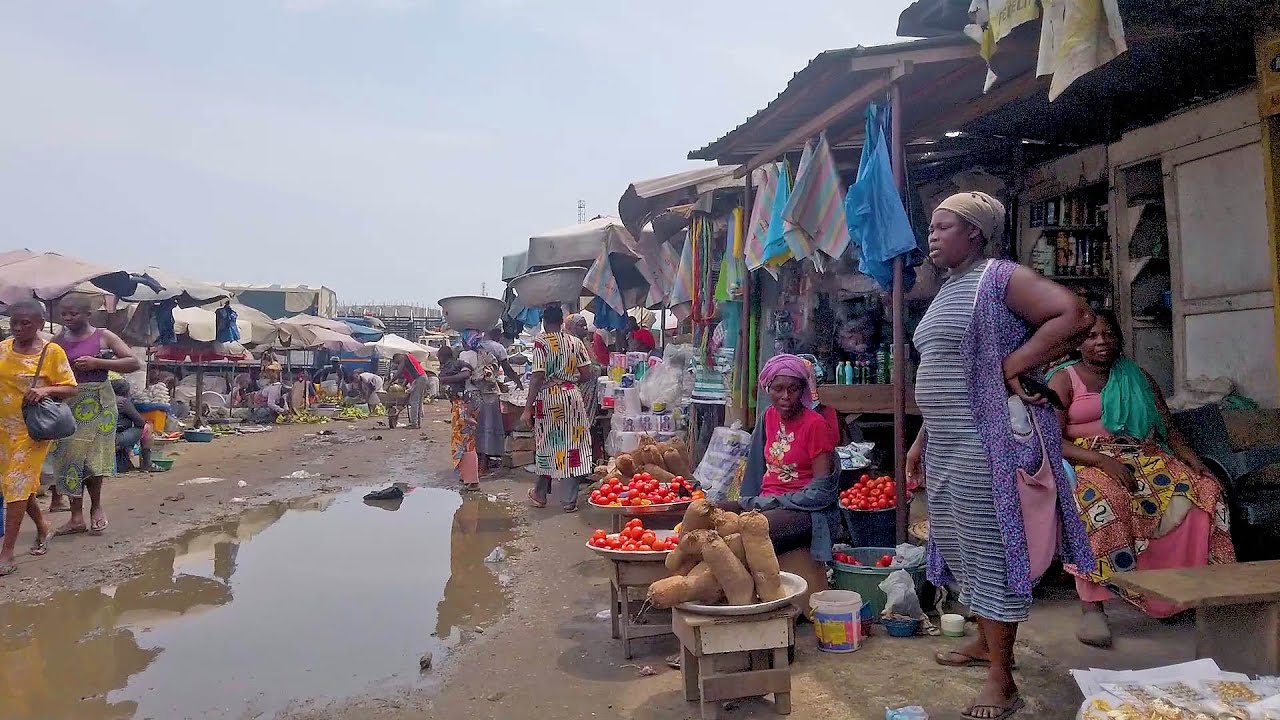 AFTER RAIN IN MARKET IN GHANA ACCRA, AFRICA