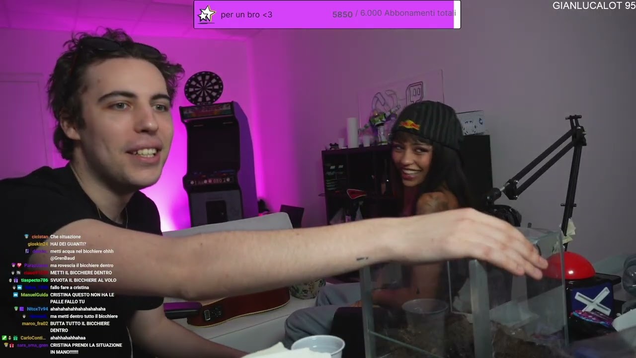 GRENBAUD FA MANGIARE LA TARANTOLA CON CHRISTINA BERTEVELLO !! *RISCHIOSO* 🔥🔥