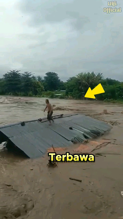 Detik-detik Korban Banjir Sumbawa Naik Ke Atap Rumah #shorts