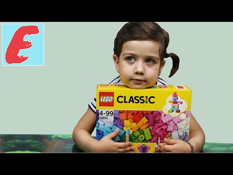 ვთამაშობთ ემილიასთან ერთად, ლეგოთი ვაწყობთ გიტარას