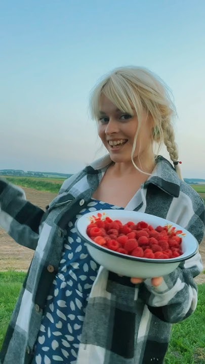 Ягода малина 😋 - YouTube