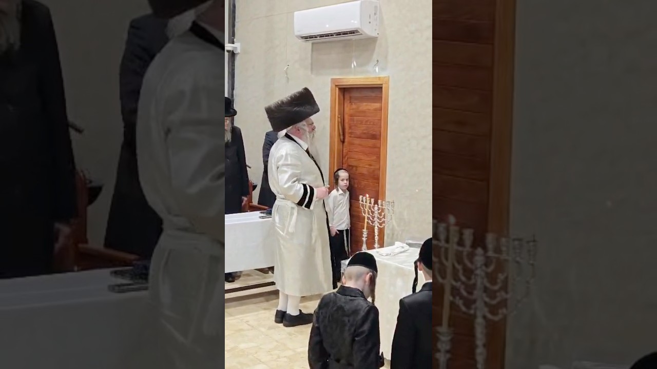 האדמו״ר מראחוב בהדלקת נרות חנוכה