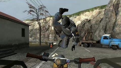 screwing around with console commands in half Life 2 part 4.