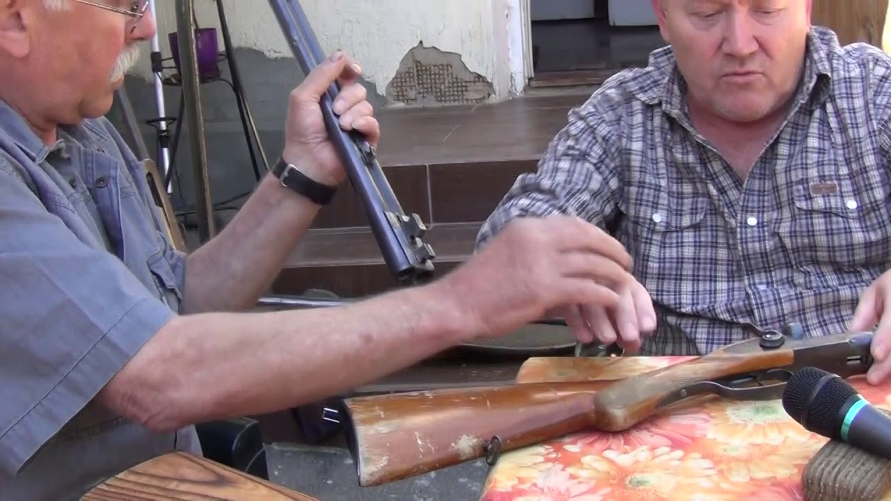 Оружейный мастер. Оружейные мастера дагестан. Мастера оружейники дагестан. Кузнецы дагестана оружейники. Оружейный мастер рутуб последнее.