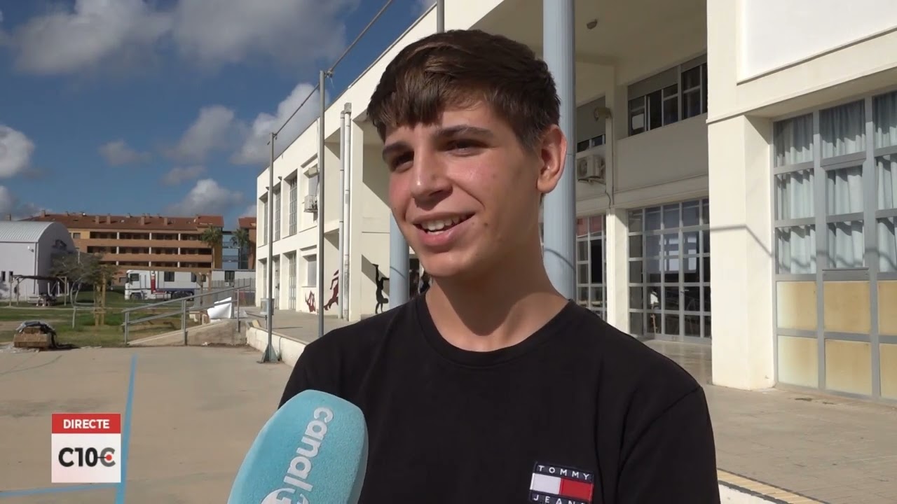 #connecta10comarques | L'Institut de Deltebre, un centre lliure de mòbils