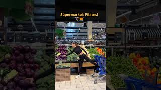 Ebru Şallının Markette Spor Yapması Tepki Çekti. Ellerimizle Dokunduğumuz Yere Ayağını Koyuyor