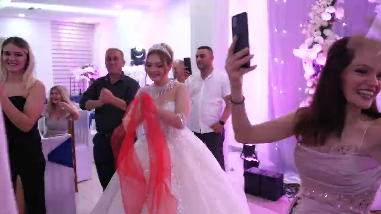 Shoqeria e fute dhendrin ne pune ne Dasem Adiol&Anxhela🧹🧹🍼