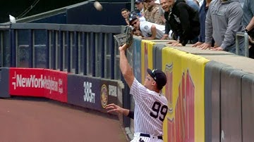 BAL@NYY: Judge leaps for a nice grab at the wall