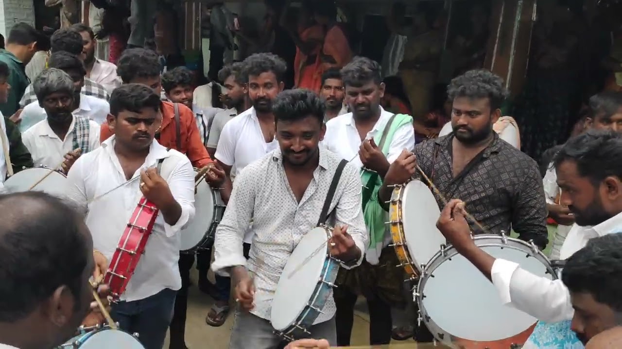 తప్పేట విద్యలో ఒకర్ని మించి మరొకరు లాగ ఉంది వీళ్ళ వాయిద్యం