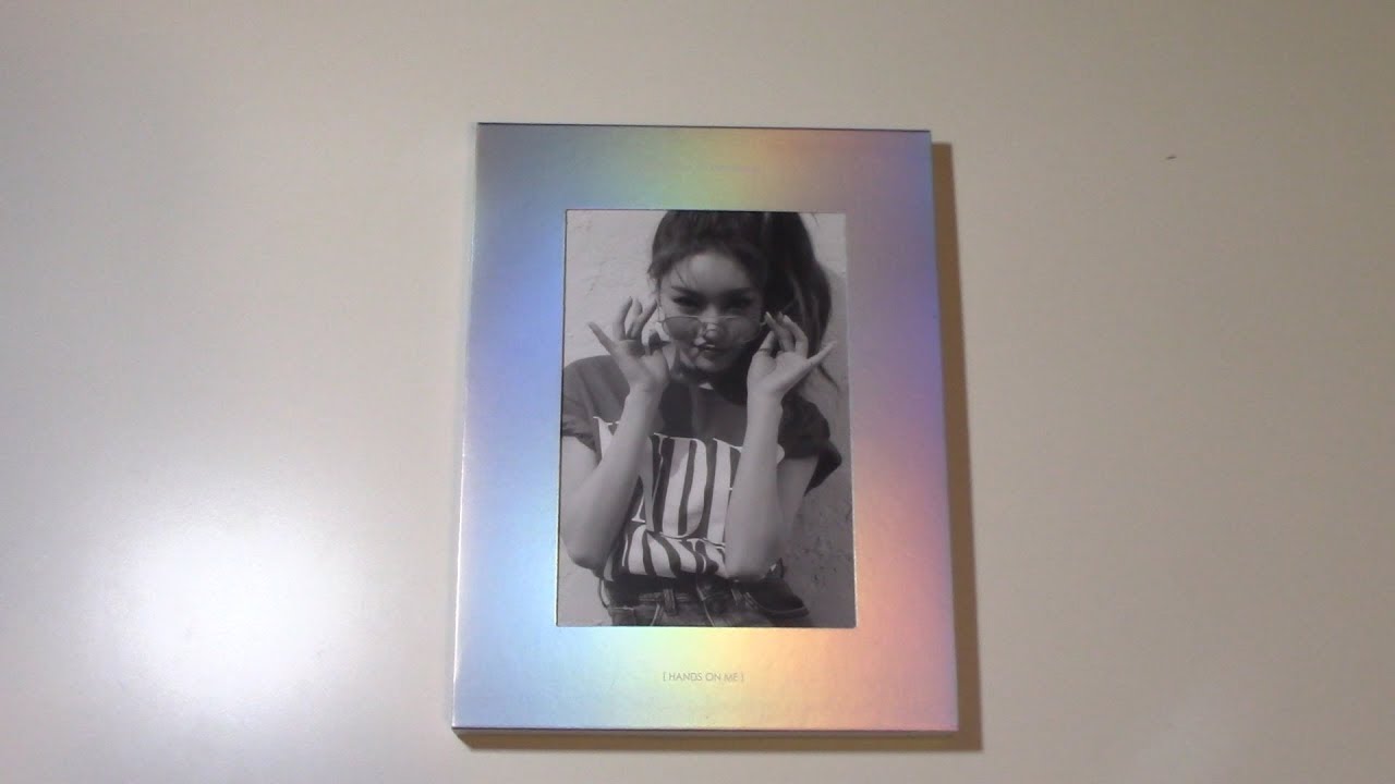 Unboxing Chungha (김청하) 1st Mini Album Hands on Me