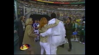 Axelle Red et Youssou N'Dour - Reportage coupe du monde de football - Exclusif - 11 juin 1998 Resimi