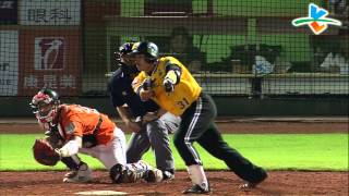 20130716 CPBL 象VS獅 5上 陳江和勉強出棒成一壘後方幸運安打
