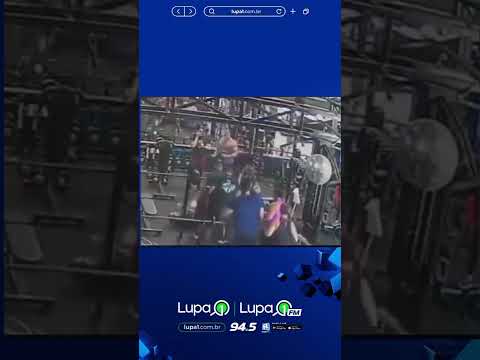 Aparelho de academia cai por cima de homem em MG..