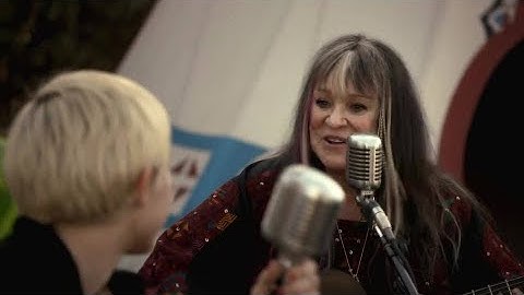 MELANIE & MILEY CYRUS Look What They