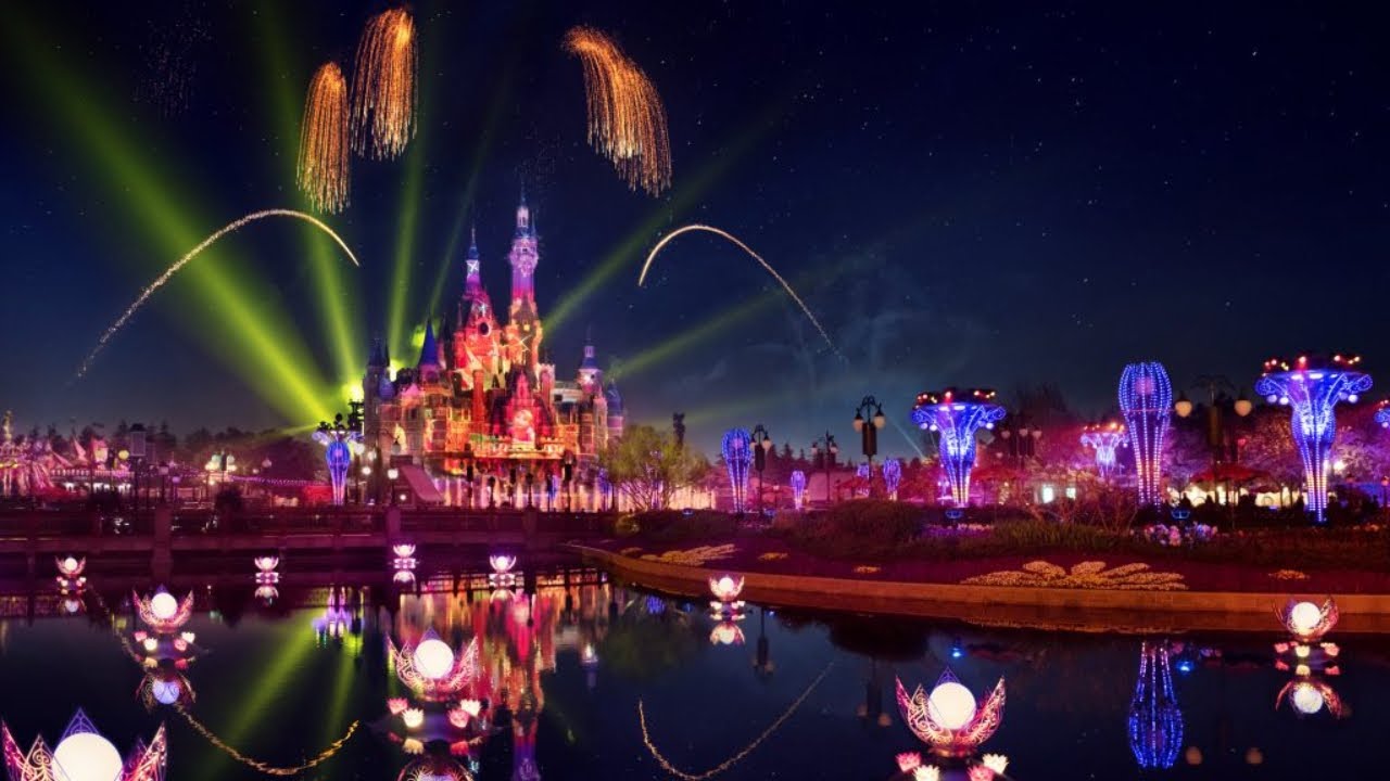Arlo and Chris React to Shanghai Disneyland's New Nighttime Show
