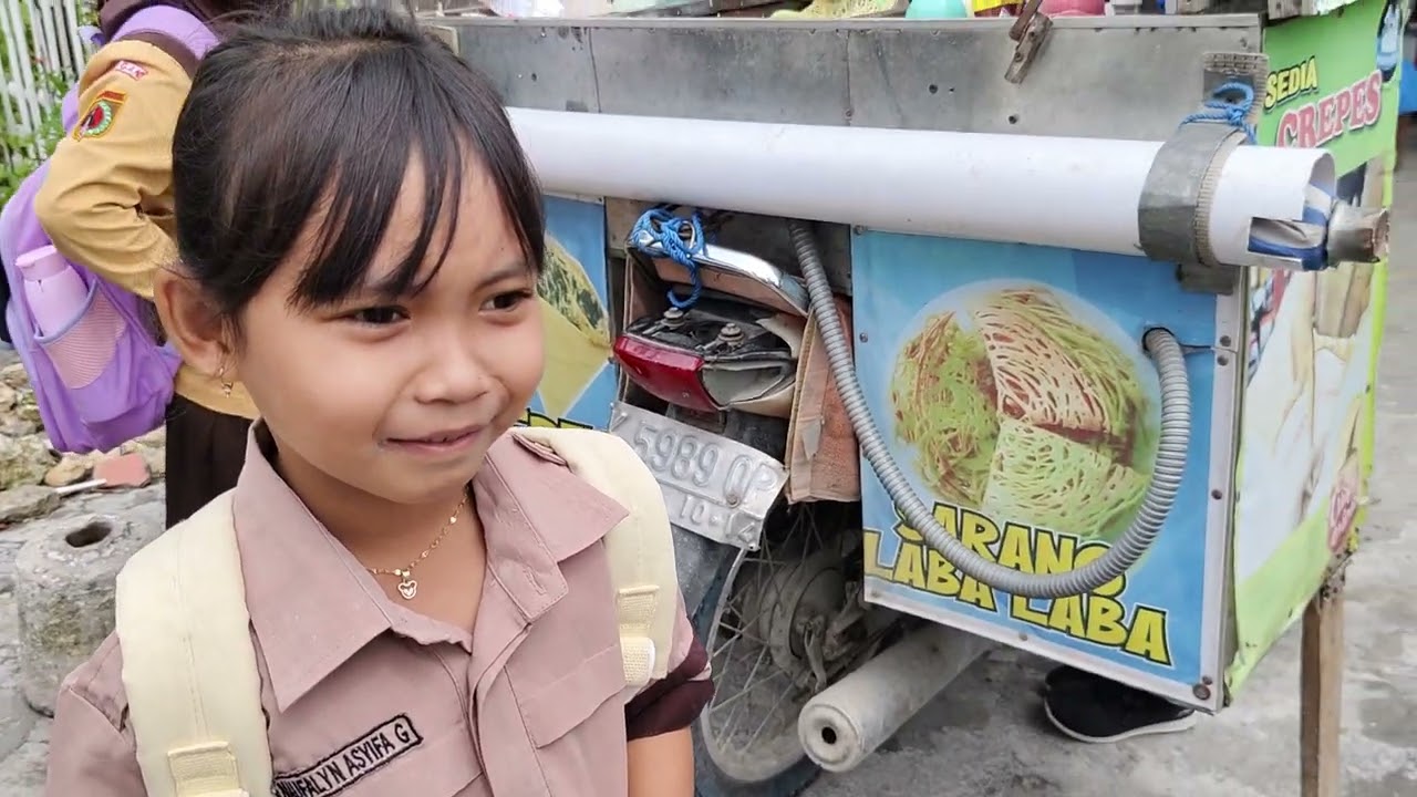PULANG SEKOLAH TIDAK LUPA JAJAN DULU❤️‍🔥CIPA JAJAN LEKER DAN JARING LABA LABA GAYS🤣🤗🕸