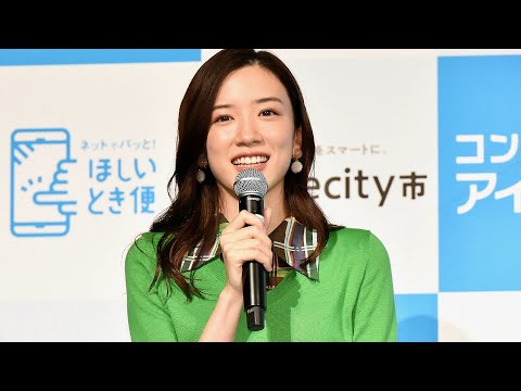 永野芽郁、高田純次に終始笑わされ…小判入りのプレゼント貰う!?「コンタクトのアイシティ」CM発表会