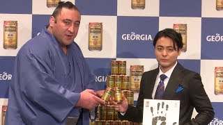 山田孝之、栃ノ心関の手形にびっくり！