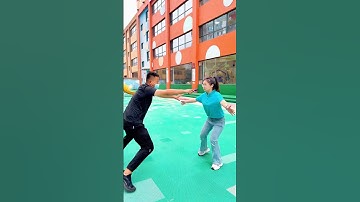 Cô giáo ngăn cản tên bắt cóc trẻ em