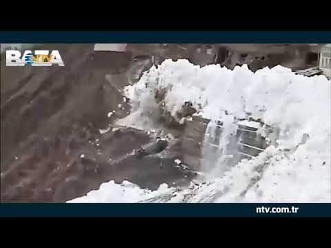 NTV | Rusya'da çığın düşme anı kamerada