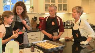 Teens Cook: French Edition - Season 3 - Episode 1 - Swan Puffs