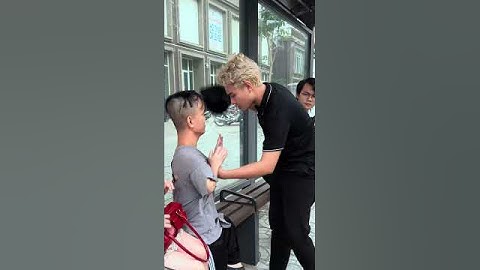 Weak but Brave | The Dwarf Helped the Girl [CONDA NGUYEN] #condanguyen #kindness #help #respect