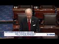 Sen. Chuck Grassley (R) pays tribute to Sen. Lindsey Graham