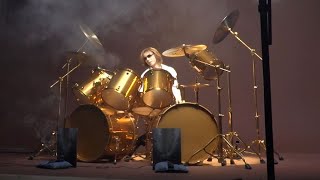 ＹＯＳＨＩＫＩ、“黄金ドラム”で迫力満点の演奏！