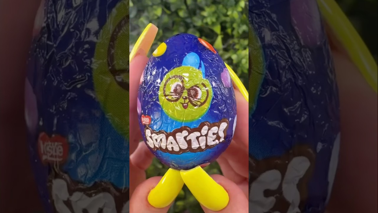 Satisfying unwrapping smarties egg 