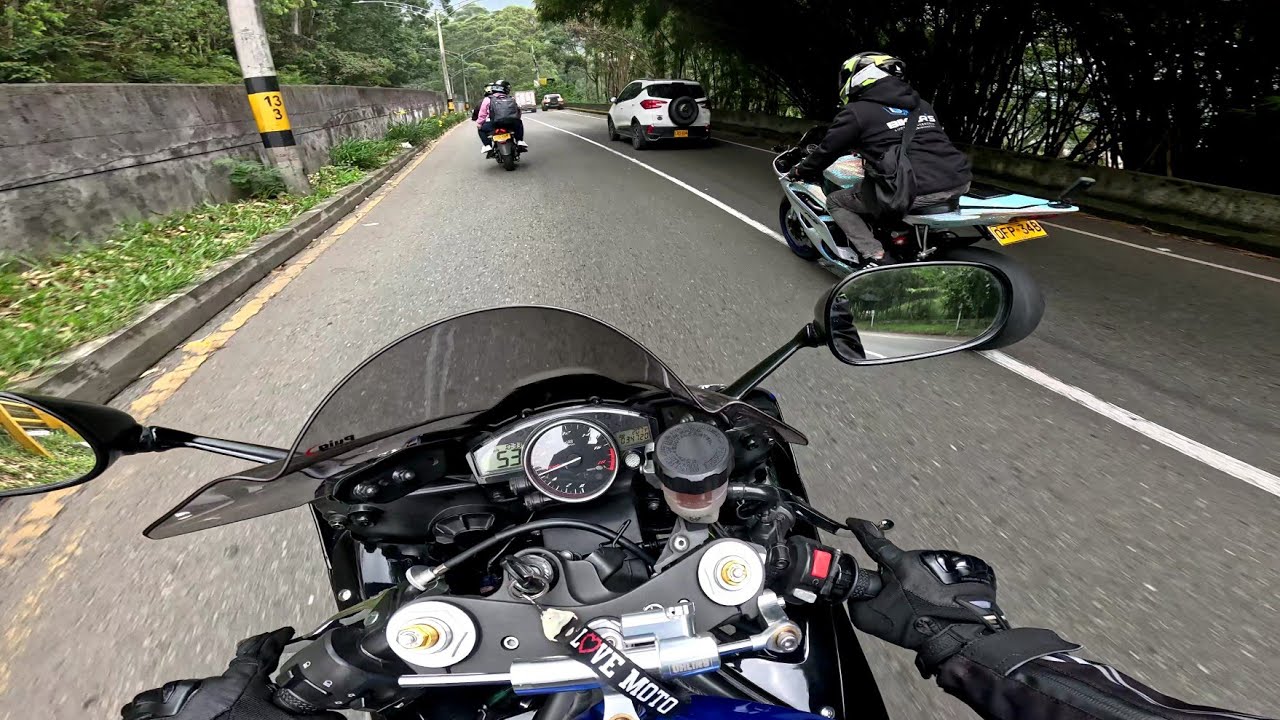 Yamaha R6 x2 crazy LOUD EXHAUST SOUND 