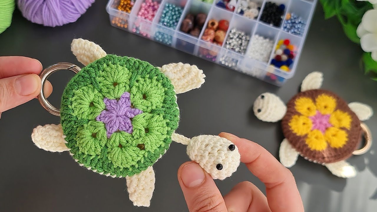 Make MONEY with This SUPER EASY Crochet Mini Turtle Keychain