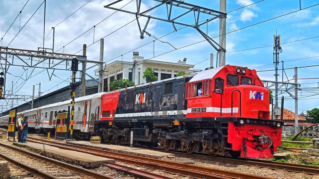 MOMEN LOKO RnB Perumka | Aktivitas Lalu Lalang KA di Stasiun Pasar ...
