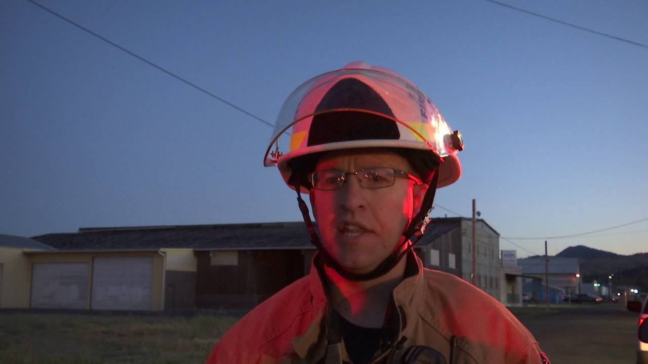 Early morning fire destroys warehouse in Klamath Falls - YouTube