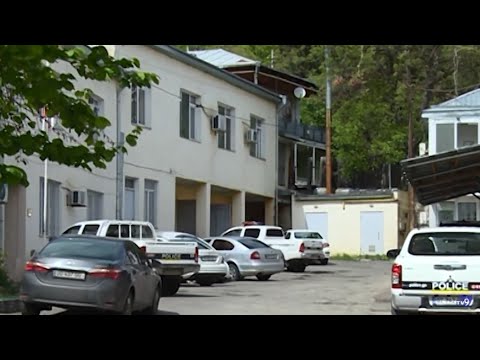 მეუღლის მიერ დაჭრილი ქალი რეანიმაციულ განყოფილებაში მკურნალობს