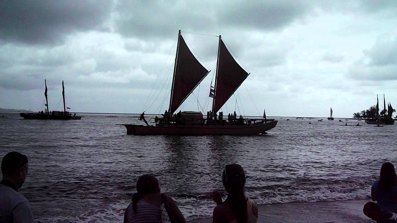 Ancient Polynesian Sailing Canoes Enter Hilo Bay 6192011 (2) YouTube