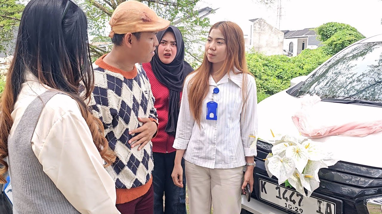 BAWA KADO BUAT PACAR DITOLAK DIHINA DIKIRA ISINYA MURAHAN - PADAHAL DIKASIH MOBIL !!