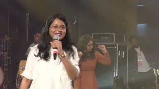 Bambelela (Hold onto Jesus) - Shelley Reddy | 9 months pregnant Singing and Dancing for Jesus