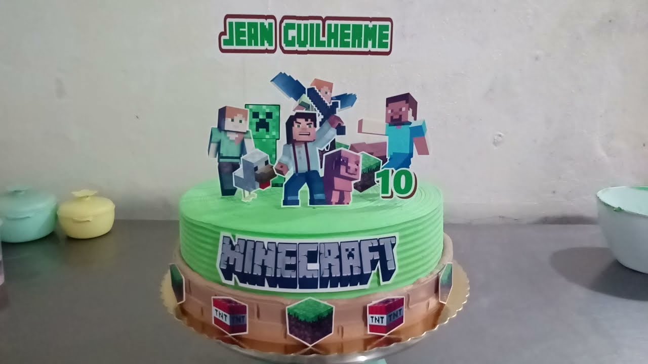 Bolo Minecraft, Para comemorar o aniversário do Samuel esse bolo lindão no  tema #minecraft craft 🥳🥳😋 7kg de bolo delicioso, massa cacau, recheios  de brigadeiro gourmet, By Quitutes da Mi