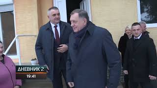 Minić I Dodik Obišli Porodicu Vasilić 100.000 Km Za Obnovu Kuće Koja Je Izgorjela U Požaru