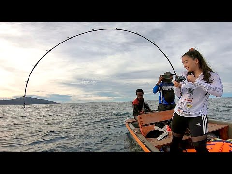 LADY ANGLER  STRIKE JIGGING DI LAUT DALAM | PULAU LIKI SARMI PAPUA | FISH HUNTER BALI