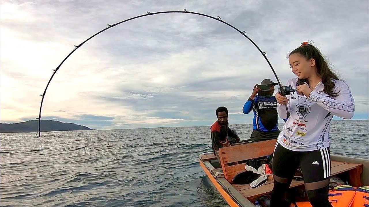 LADY ANGLER  STRIKE JIGGING DI LAUT DALAM | PULAU LIKI SARMI PAPUA | FISH HUNTER BALI