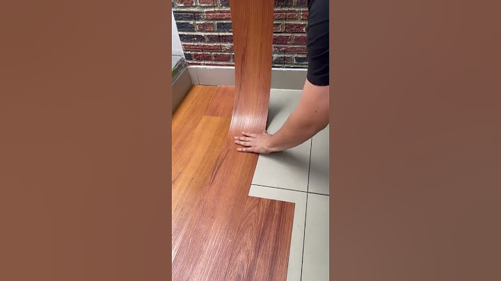 INSTALANDO PISO PVC AUTOADHESIVO