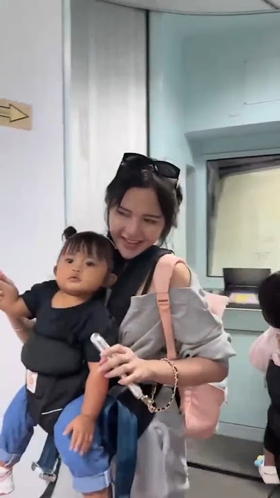 bella bonita dan dek cunda turun dari pesawat #bellabonita #dennycaknan #cunda