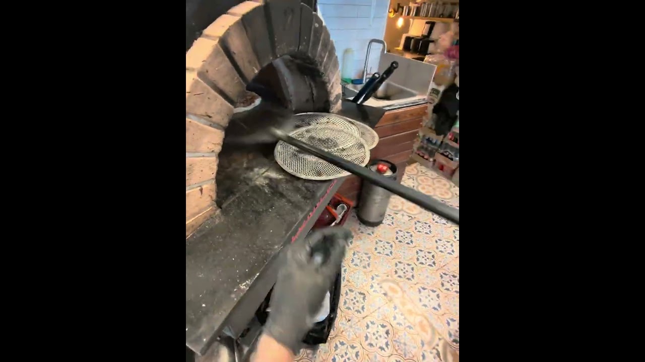 כך אני מכין את הפיצה שלי