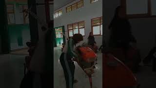 Download Lagu Cewek Menghidupkan Traktor Sawah Lucu MP3