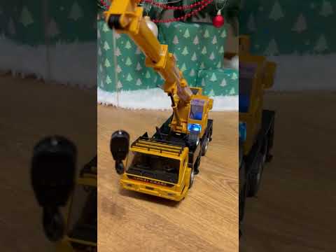 Кран-вантажівка будівельний на радіокеруванні 3822 рухома стріла платформа обертається, видео 1