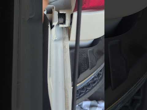 2025 silverado 2500 tailgate reinstall tip. #mechanic #advice #tip #install #tailgate #2500 #chevy
