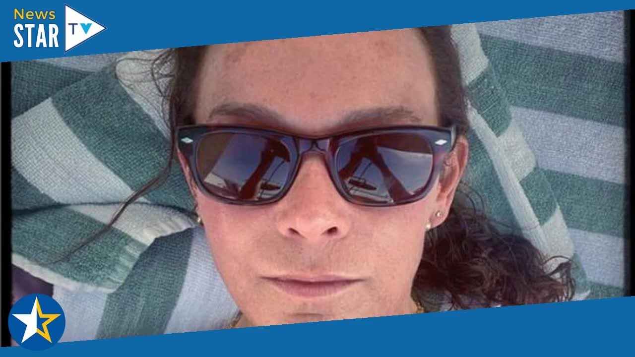 Jennifer Grey wows in little black bikini for makeup-free selfie